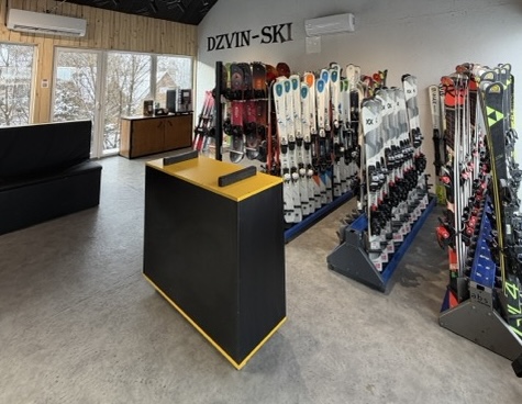 біля Varvar Bar