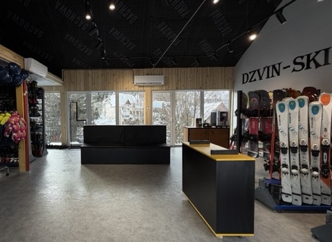 біля Varvar Bar